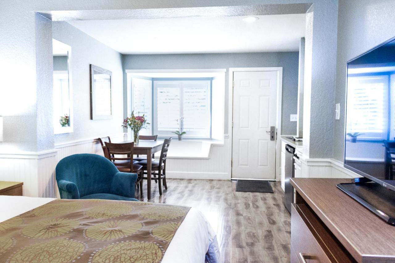 Ocean Echo Inn & Beach Cottages 카피톨라 외부 사진